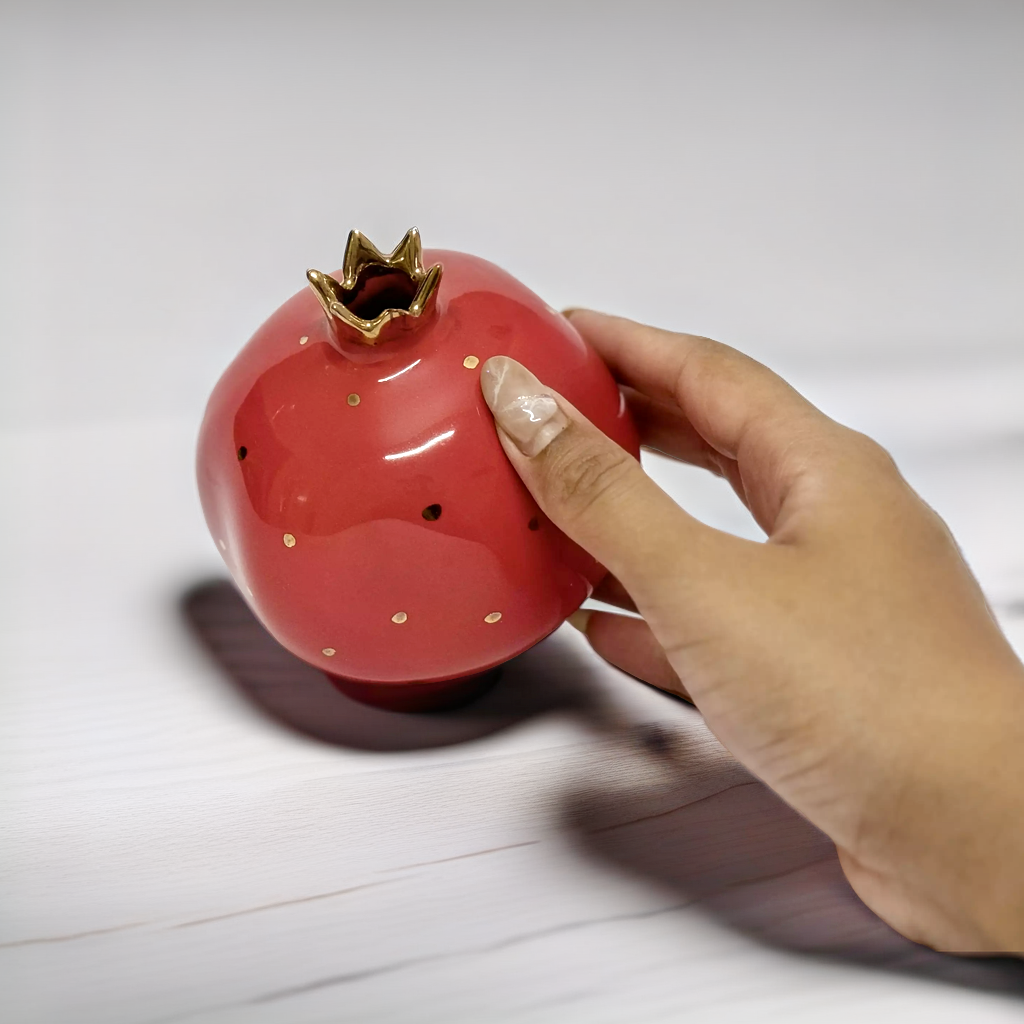 Anaar Vase Red